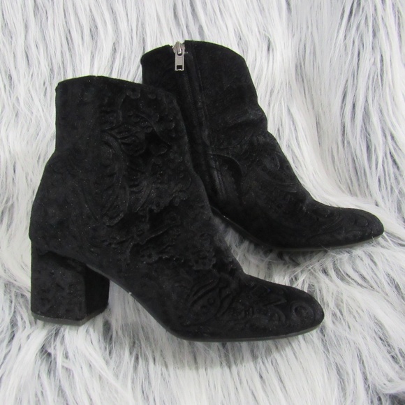 Size 6 Zigi Soho Nydia  Black Velvet Ankle Boot - Picture 2 of 7
